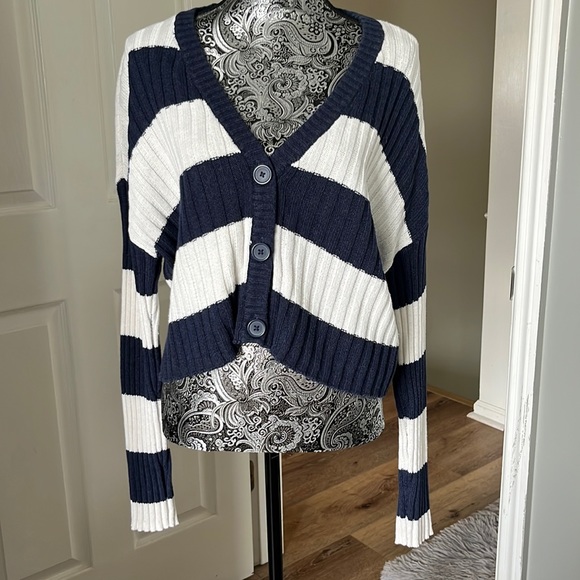 American Eagle sweater - Picture 1 of 4